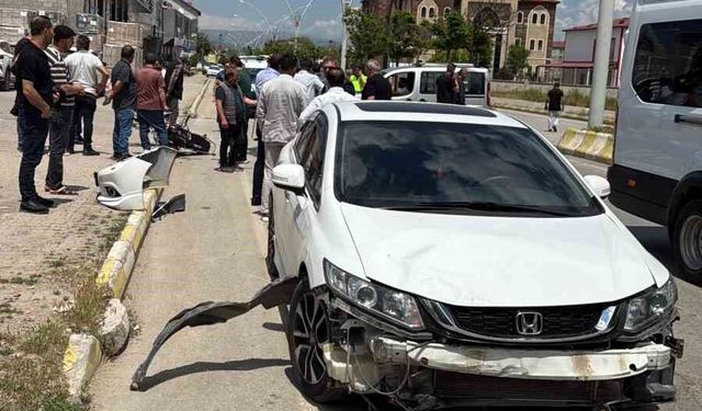 Otomobil ile Motosiklet Çarpıştı: 2 Yaralı