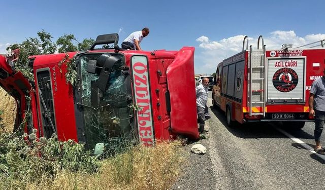 Bingöl-Elazığ Yolunda Tır Devrildi: 1 Yaralı