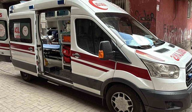 Komşular Kötü Kokudan Şüphelendi: Evinde Ölü Bulundu