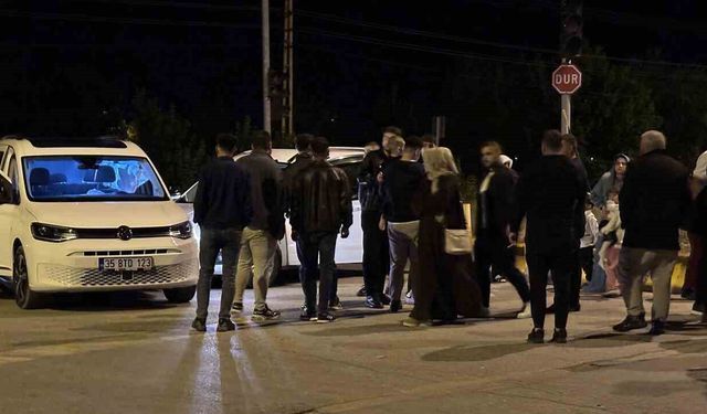 Muş Hasköy'de 2 Hafif Ticari Araç Çarpıştı