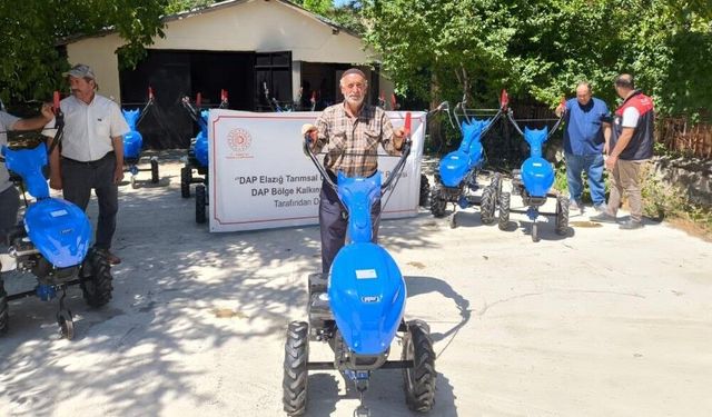 Elazığ’da çiftçilere çapa makinesi dağıtıldı