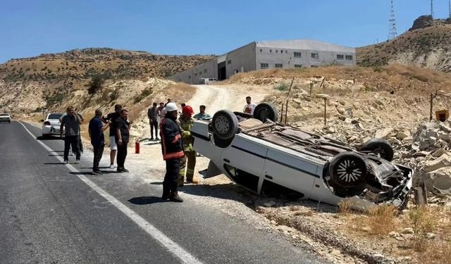 Mardin'de Otomobil Devrildi: 2 Yaralı
