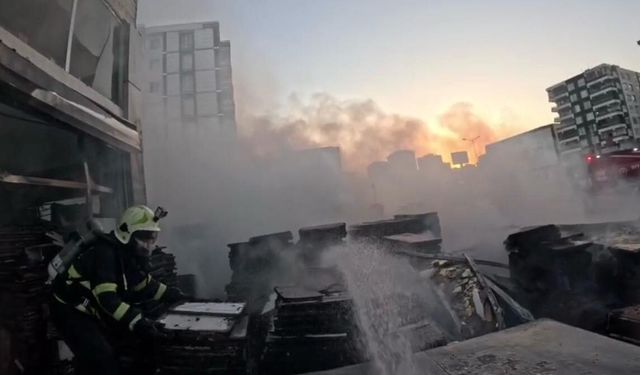 Diyarbakır'da Alevlere Müdahale Anı Kask Kamerasına Yansıdı