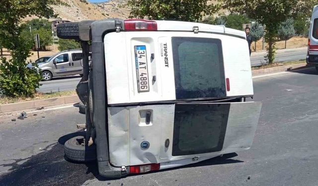 Silvan’da Trafik Kazası: 2 Yaralı