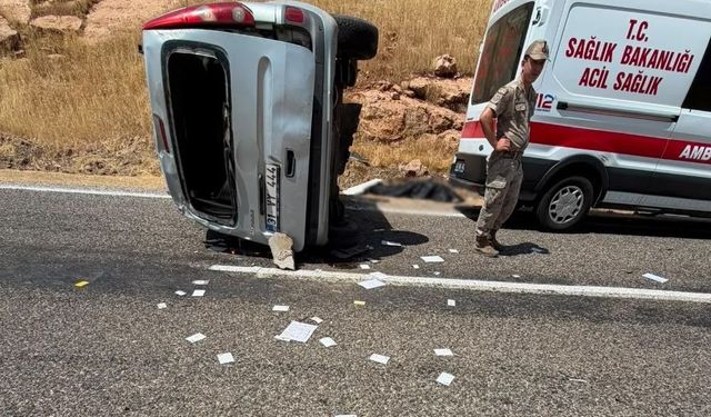 Hafif Ticari Araç Takla Attı: 1 Ölü, 1 Yaralı