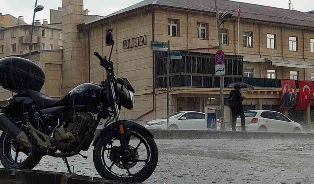Erzurum'da Dolu Etkili Oldu