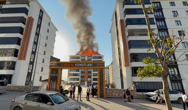 Çaydaçıra'daki Sitenin Çatısında Korkutan Yangın!