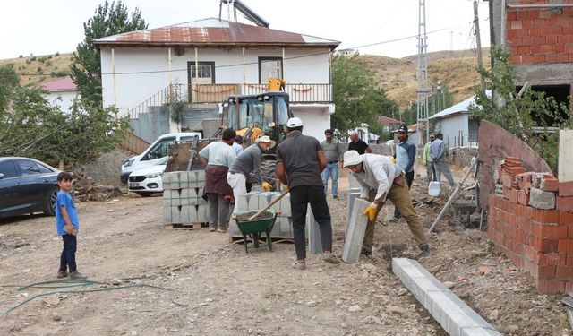 Karlıova Karabalçık’ta Köy İçi Yollarda Düzenleme