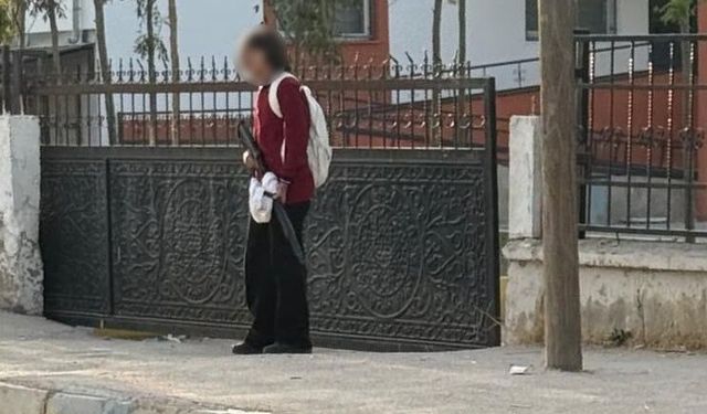 Okula Silahla Gelen Öğrencinin Görüntüsü Ortaya Çıktı