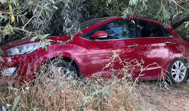 Malatya Adıyaman Yolunda Otomobil Şarampole Yuvarlandı: 1 Yaralı