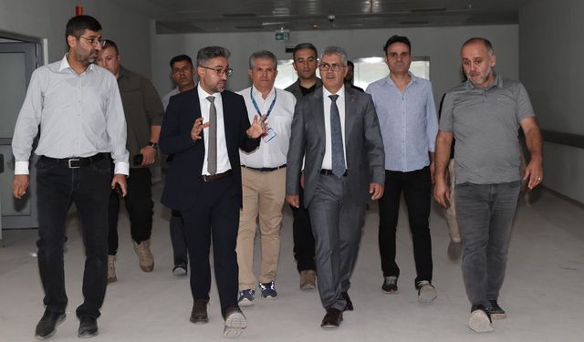 Vali Çelik, Yeni Hastane Binasında İncelemelerde Bulundu