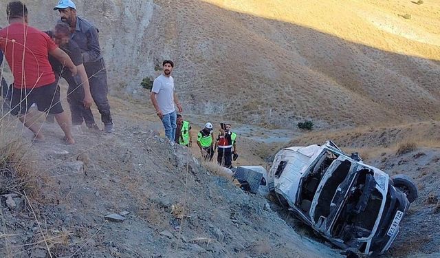 Elazığ’da Minibüs Uçuruma Yuvarlandı: 13 Yaralı
