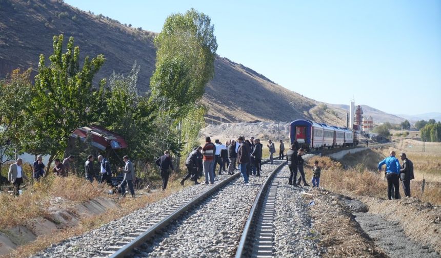 Tren Kazası: 1 Ölü 2 Yaralı