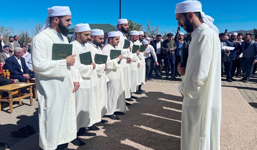 Genç'te Kur'an Kursu Öğrencileri İcazet Merasimi Yapıldı