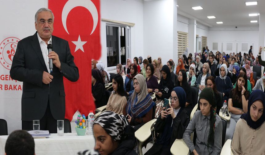 Pir Ali Kız Yurdu’nda 'Müftü’den Manevi Değerler Sohbeti