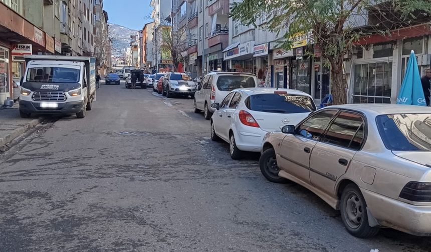 Hürriyet Caddesi 'Çift Yönlü' Trafiğe Açılsın Talebi