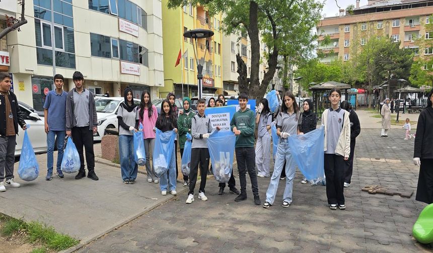 Bingöl'de Öğrenciler Çevre Temizliği için Seferber Oldu