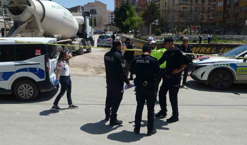 Yolun Karşısına Geçerken Beton Mikserinin Çarptığı Yaşlı Adam Hayatını Kaybetti