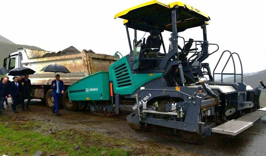 Ardahan'da Köy Yollarına Betonla Yapılıyor