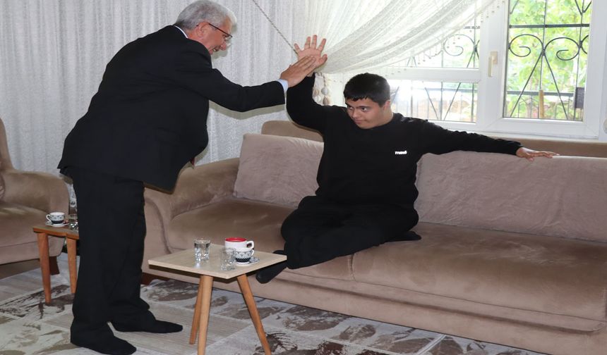 Başkan Tartar'dan Engelliler Haftası'nda Örnek Ziyaretler