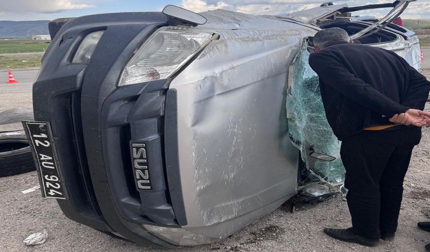 Bingöl'de Kamyonetle Otomobil Çarpıştı: 1'i Ağır, 7 Yaralı!