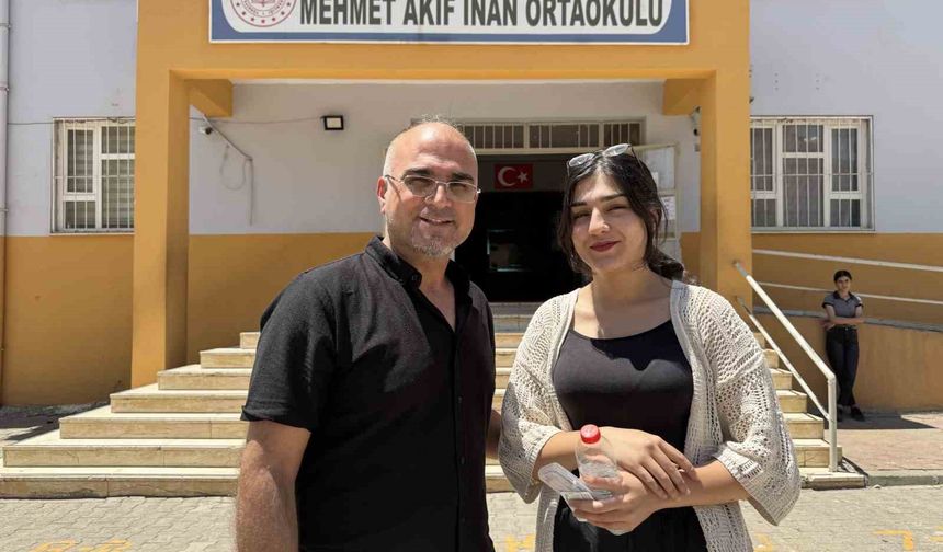 Kızına Moral İçin YKS'ye Girdi