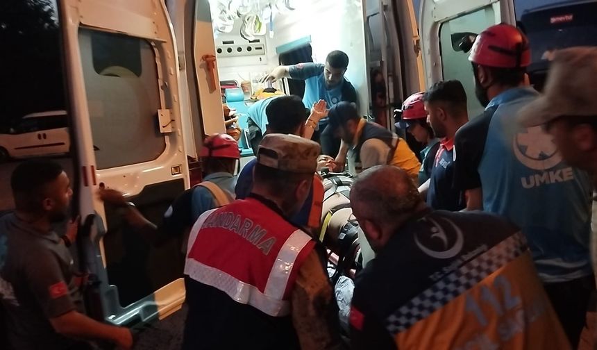 Kayalıklardan Düşen Kadın Kurtarıldı