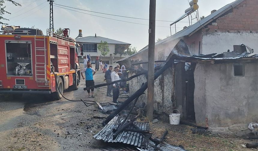 Genç'teki Yangın, İtfaiyenin Hızlı Müdahalesi ile Söndürüldü