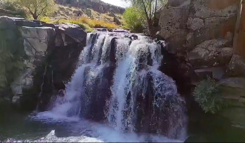 Bingöl’de Kuraklığa Boyun Eğmeyen Güzellik: Çatak Şelalesi