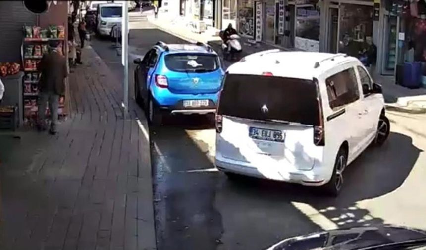 Solhan'da Park Yerinden Çıkan Araç Motosiklete Çarptı