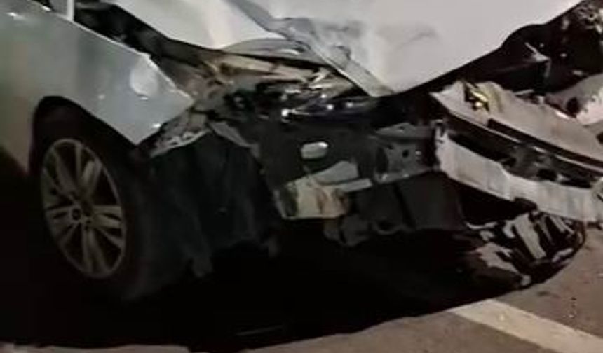 Diyarbakır’da İki Otomobil Çarpıştı: 2 Yaralı