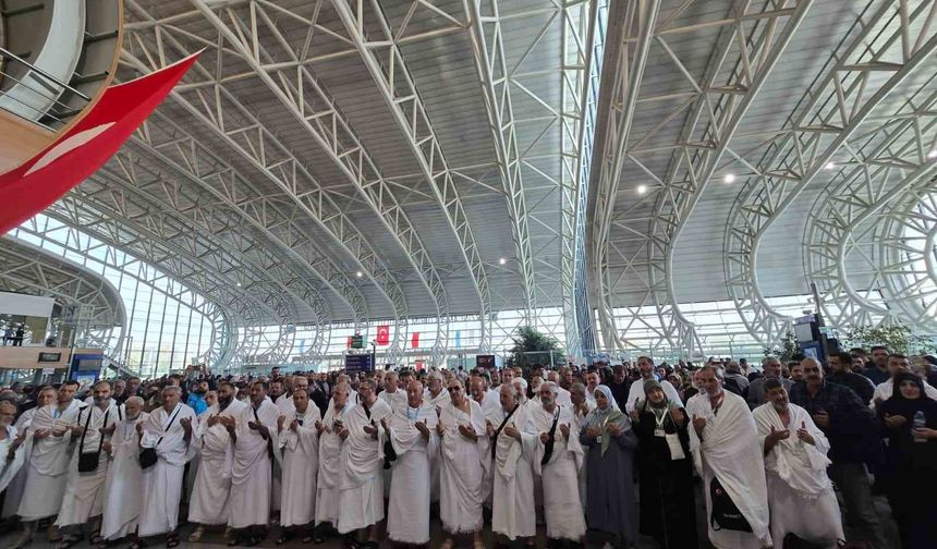 193 Umreci Dualarla Kutsal Topraklara Uğurlandı