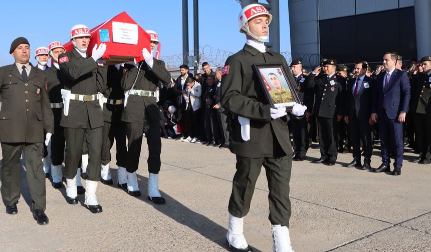 Vatani Görevini Yaparken Vefat Eden Asker, Bingöl'de Defnedildi