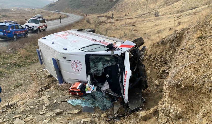 Muş’ta Ambulans Devrildi: 3 Sağlık Çalışanı Yaralı