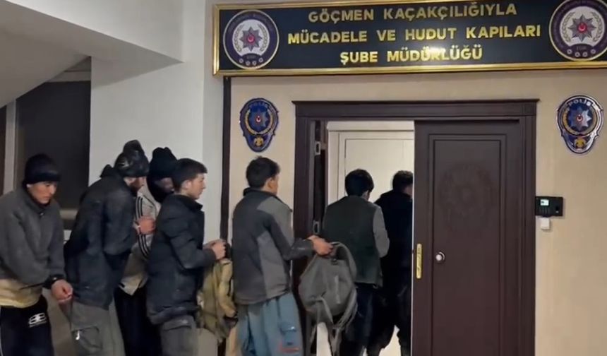 Iğdır'da Kaçak Göçmen Operasyonu: 11 Afgan Uyruklu Göçmen ile 3 Organizatör Yakalandı
