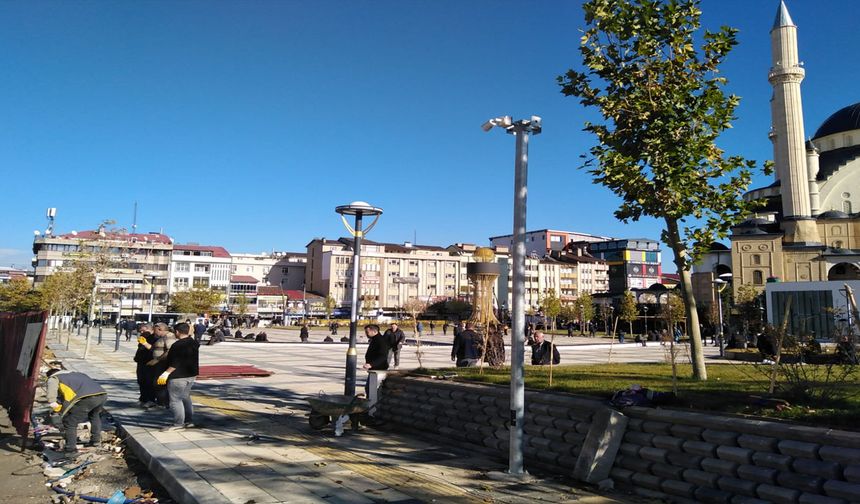 Bingöl Kent Meydanı Çevresindeki Korumalar Kaldırıldı