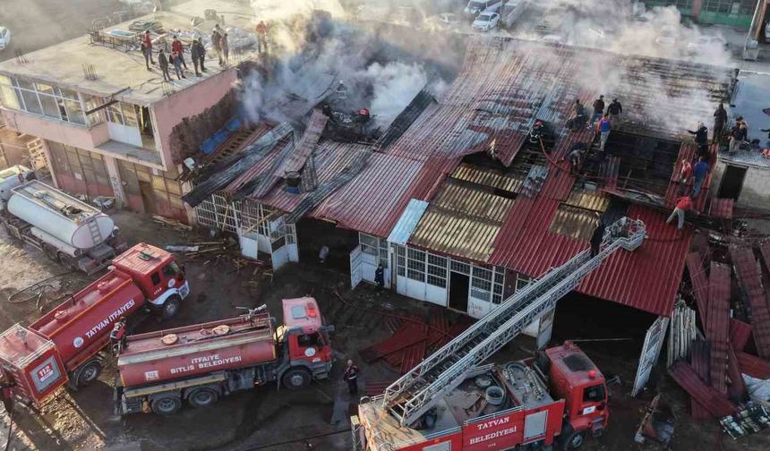 Tatvan Sanayi Sitesi'nde Yangın Paniği