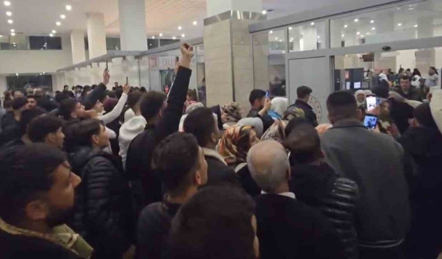 Diyarbakır Havalimanı'nda Umrecileri Karşıladılar