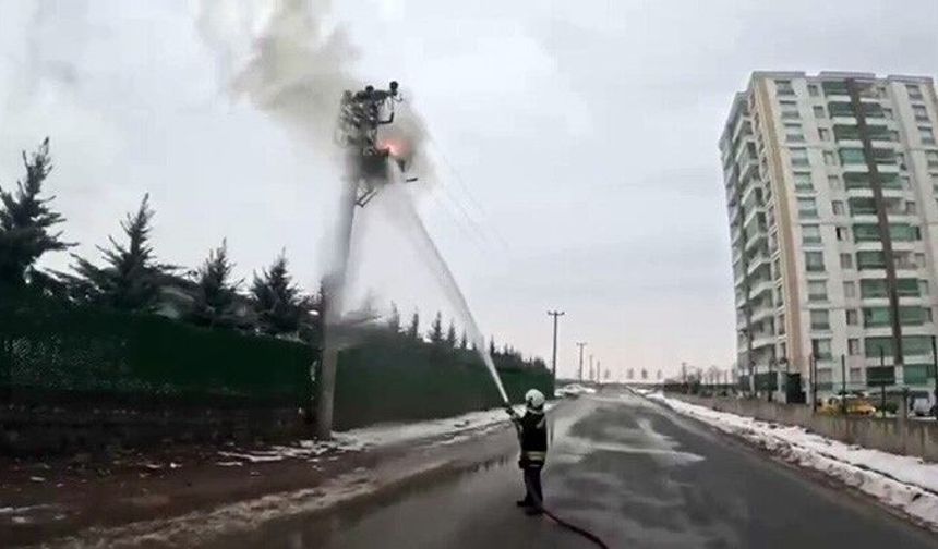 Diyarbakır’da Elektrik Direğindeki Yangın Kask Kamerasında