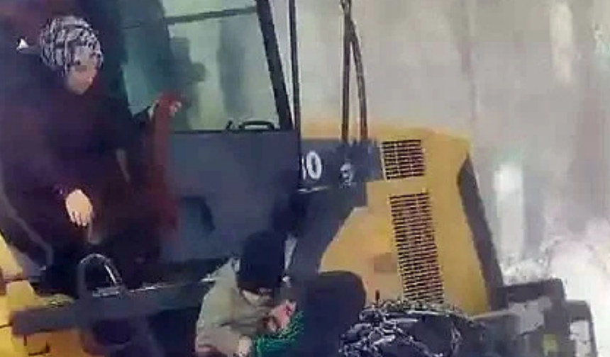 Karlıova’da Anne Ve Bebek Kepçeyle Evine Ulaştırıldı