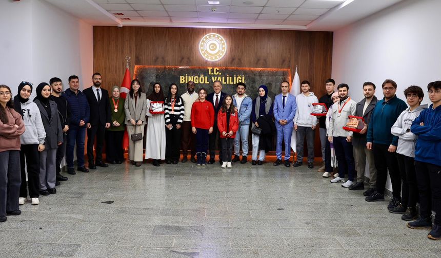 Vali Usta, TEKNOFEST Finallerine Katılacak Öğrencileri Ağırladı