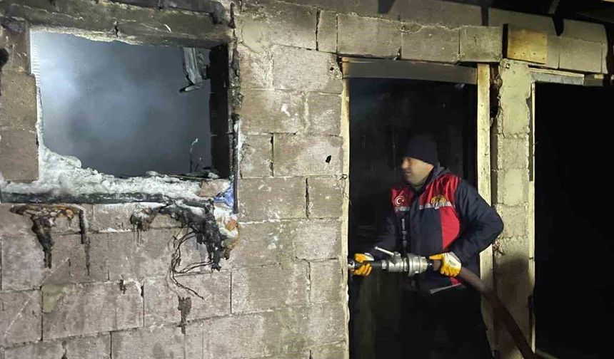 Van’ın Çaldıran İlçesinde Odunluk Yangını