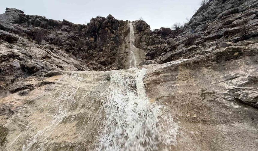 Lice’de Uzun Süredir Akmayan Şelale Yeniden Akmaya Başladı