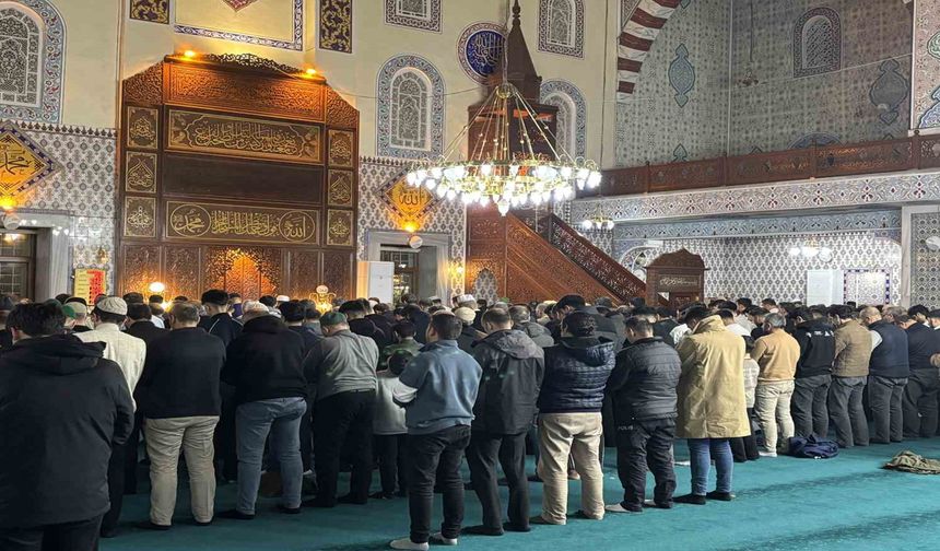 Bingöl'de Ramazan Ayının Habercisi: İlk Teravih Coşkusu