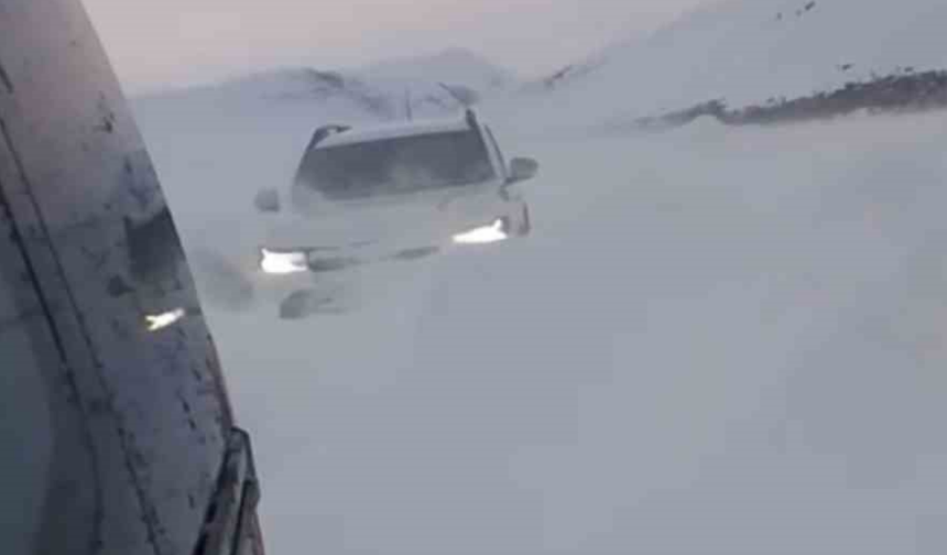 Karlıova’da Tipi Nedeniyle Mahsur Kalan Araçlar Kurtarıldı