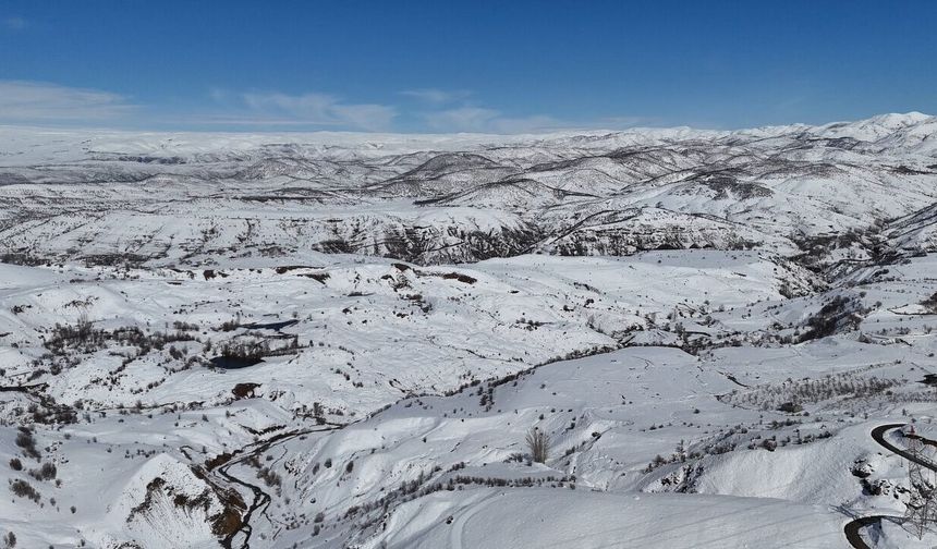 Bingöl'ün İlçesinden Beyaz Manzaralar