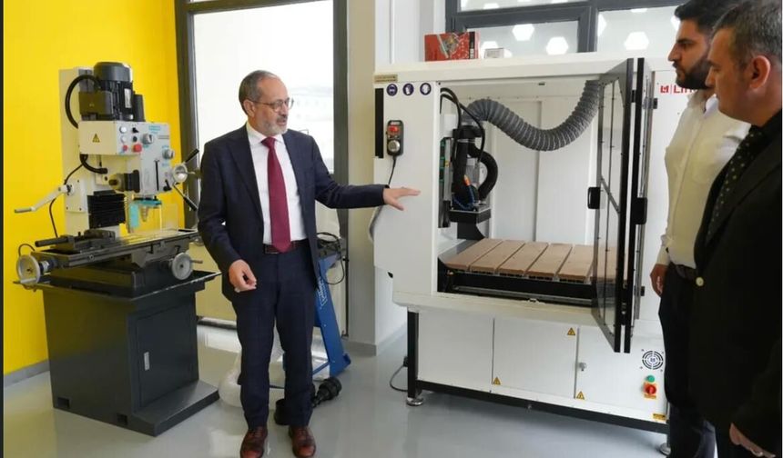 Rektör Çelik, Milli Teknoloji Atölyesi’ni İnceledi