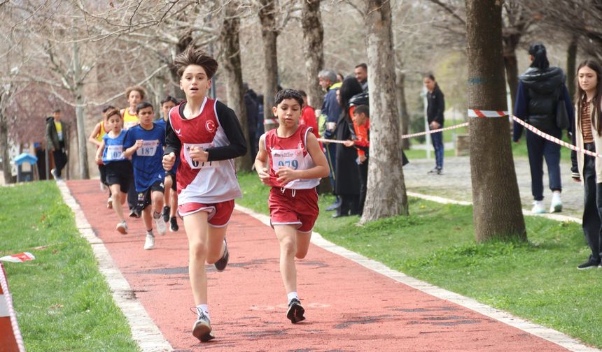 Atletizm Yarışmasına Bingöl Damgası!