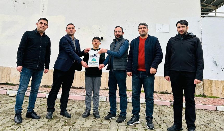 Umre Ödüllü Siyer Sınavında Dereceye Girenlere Ödülleri Verildi