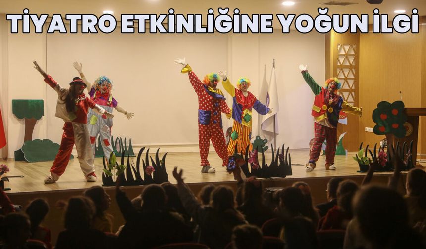 Bingöl’ün İlçesinde Çocuklar İçin Sahne Aldılar